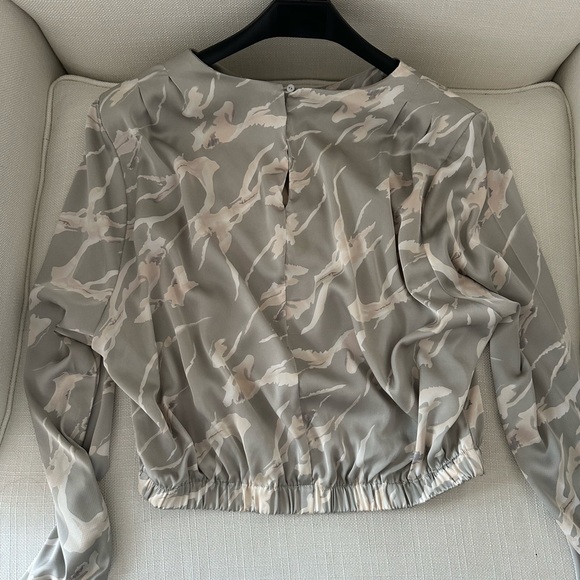 ASTR the label silk green top - Picture 2 of 3